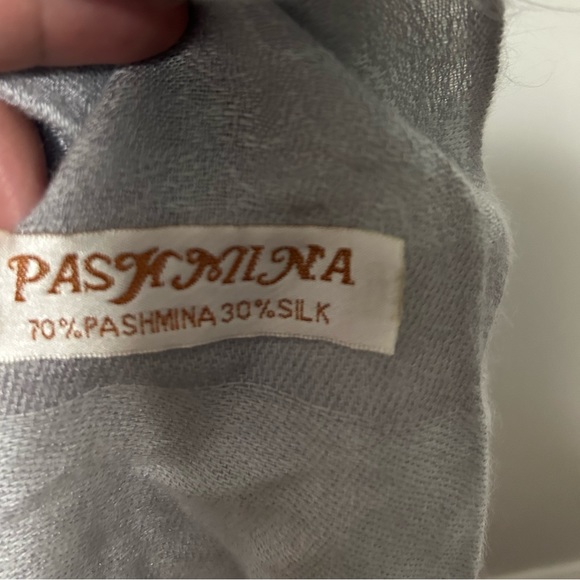 Pashmina Scarf 70% Pashmina & 30% Silk - Picture 3 of 5